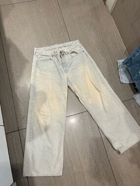 Light Wash Straight Leg Jeans - Pale Blue